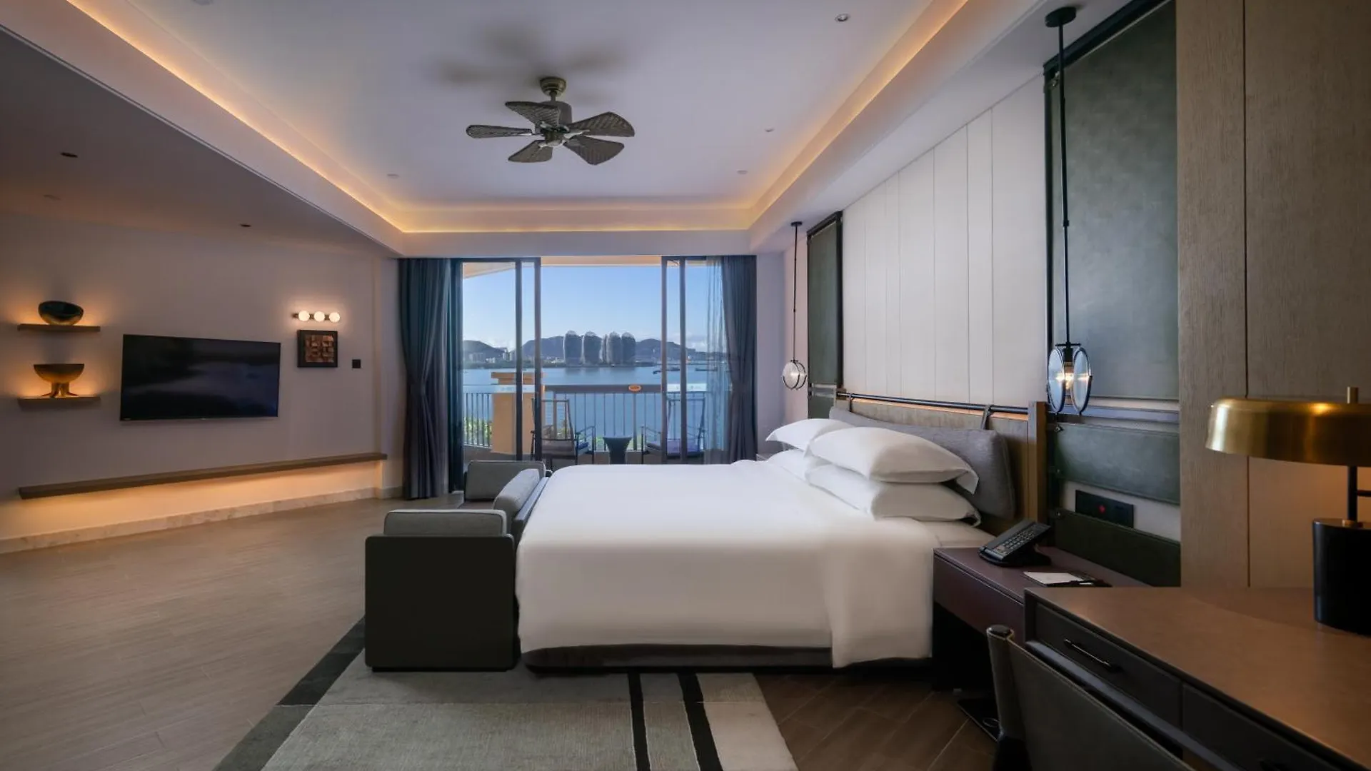 Sanya Golden Phoenix Seaview Hotel 5*,  Κίνα