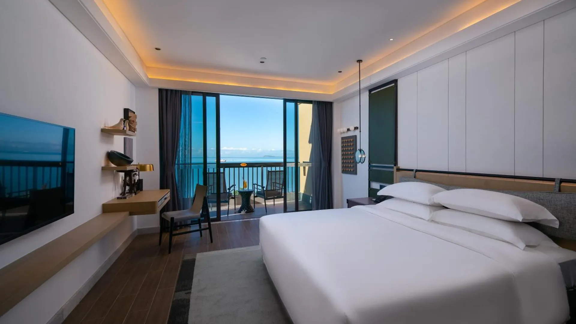 Sanya Golden Phoenix Seaview Hotel