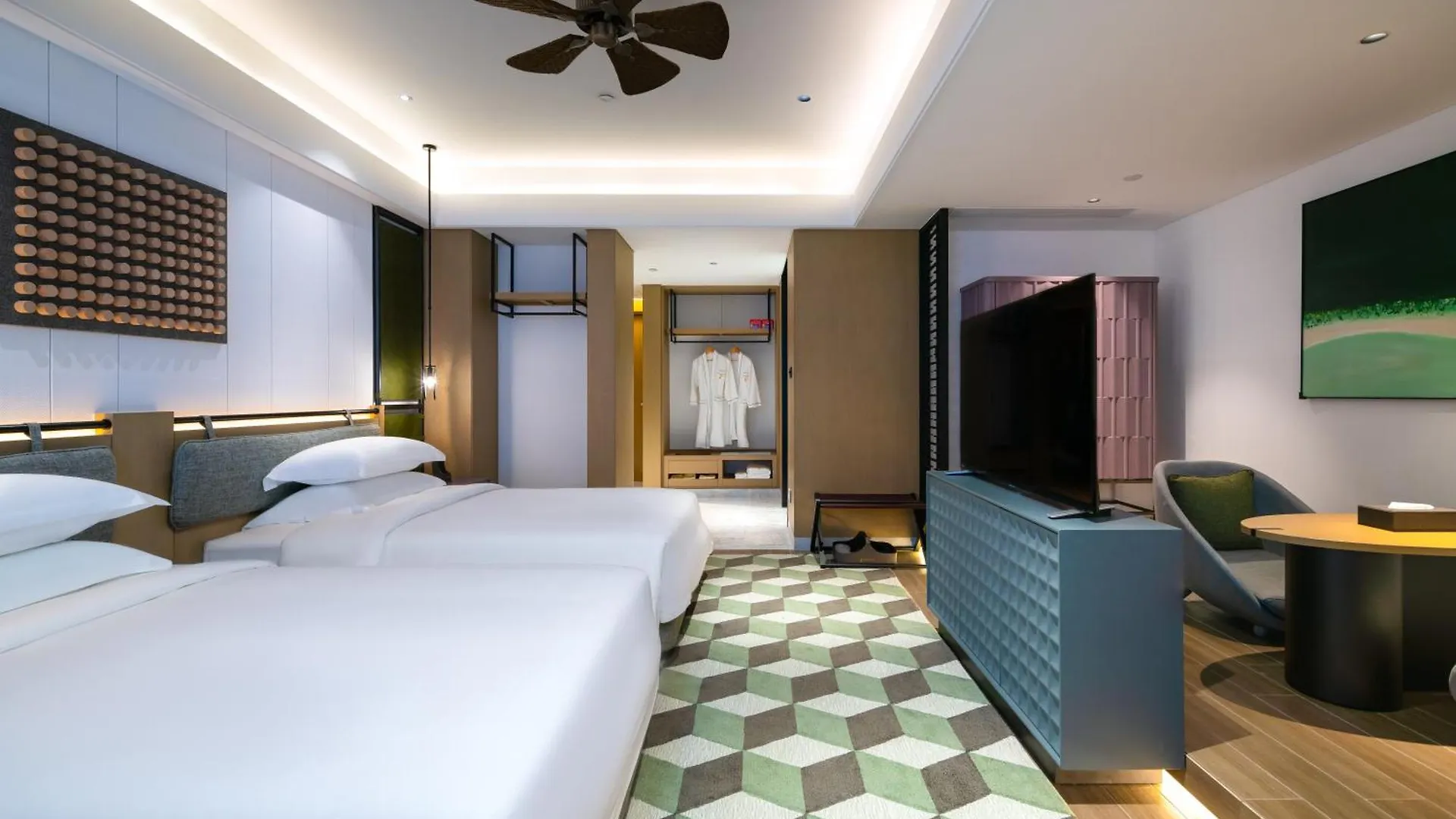Sanya Golden Phoenix Seaview Hotel
