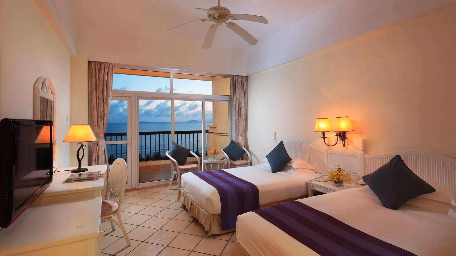 Sanya Golden Phoenix Seaview Hotel