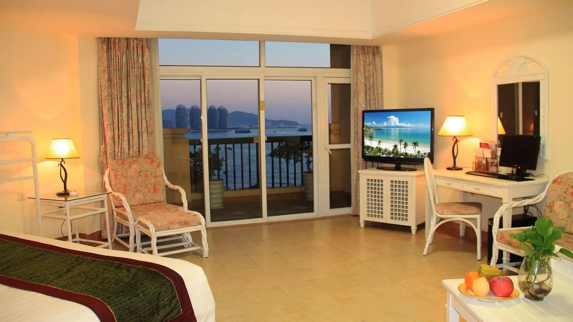 Sanya Golden Phoenix Seaview Hotel