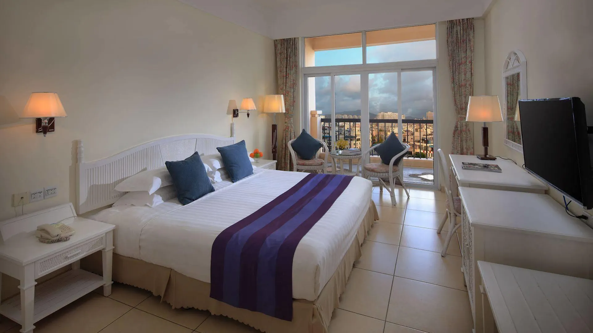 Sanya Golden Phoenix Seaview Hotel